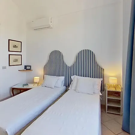 Residenza Geppy - Downtown With Terrace Overlooking The Sea Дом отдыха Сорсо